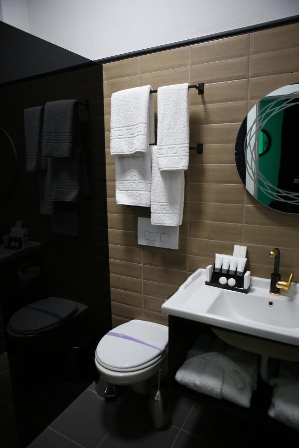 Dark Boutique Hotel Shkoze Zewnętrze zdjęcie